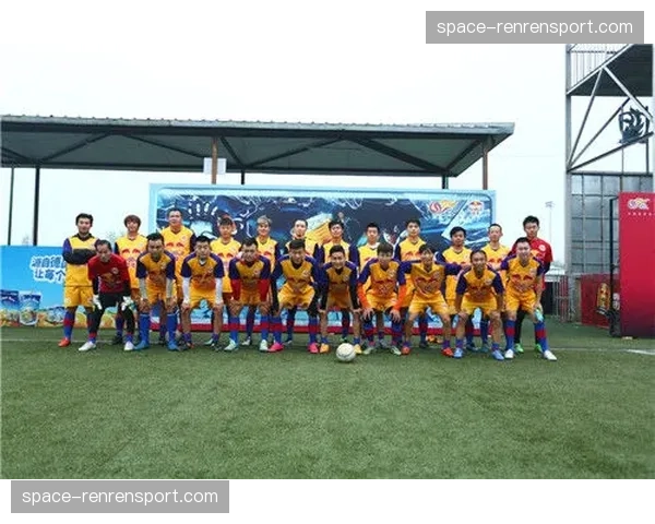 “赛前最后一练,上海海港全员到场,阵容齐整” “赛前最后一练,上海海港全员到场,阵容齐整”