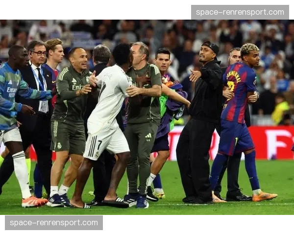 国家德比半场:巴萨1-0暂时领先皇马,亚马尔内切世界波破门 国家德比半场:巴萨1-0暂时领先皇马,亚马尔内切世界波破门